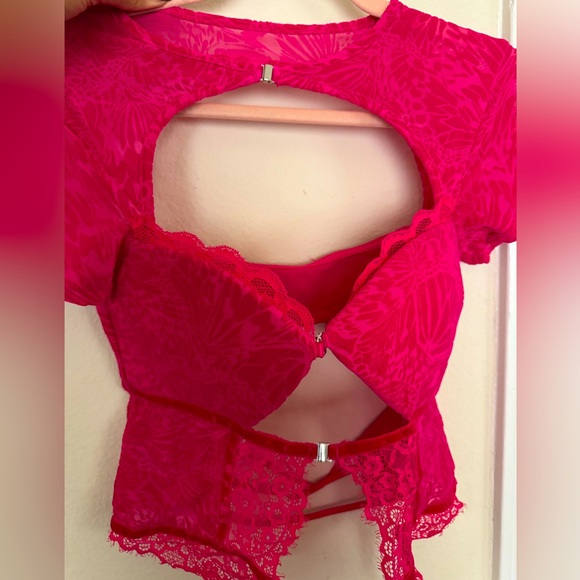 Two piece Pink set (picture show on model) see photos - Picture 2 of 5